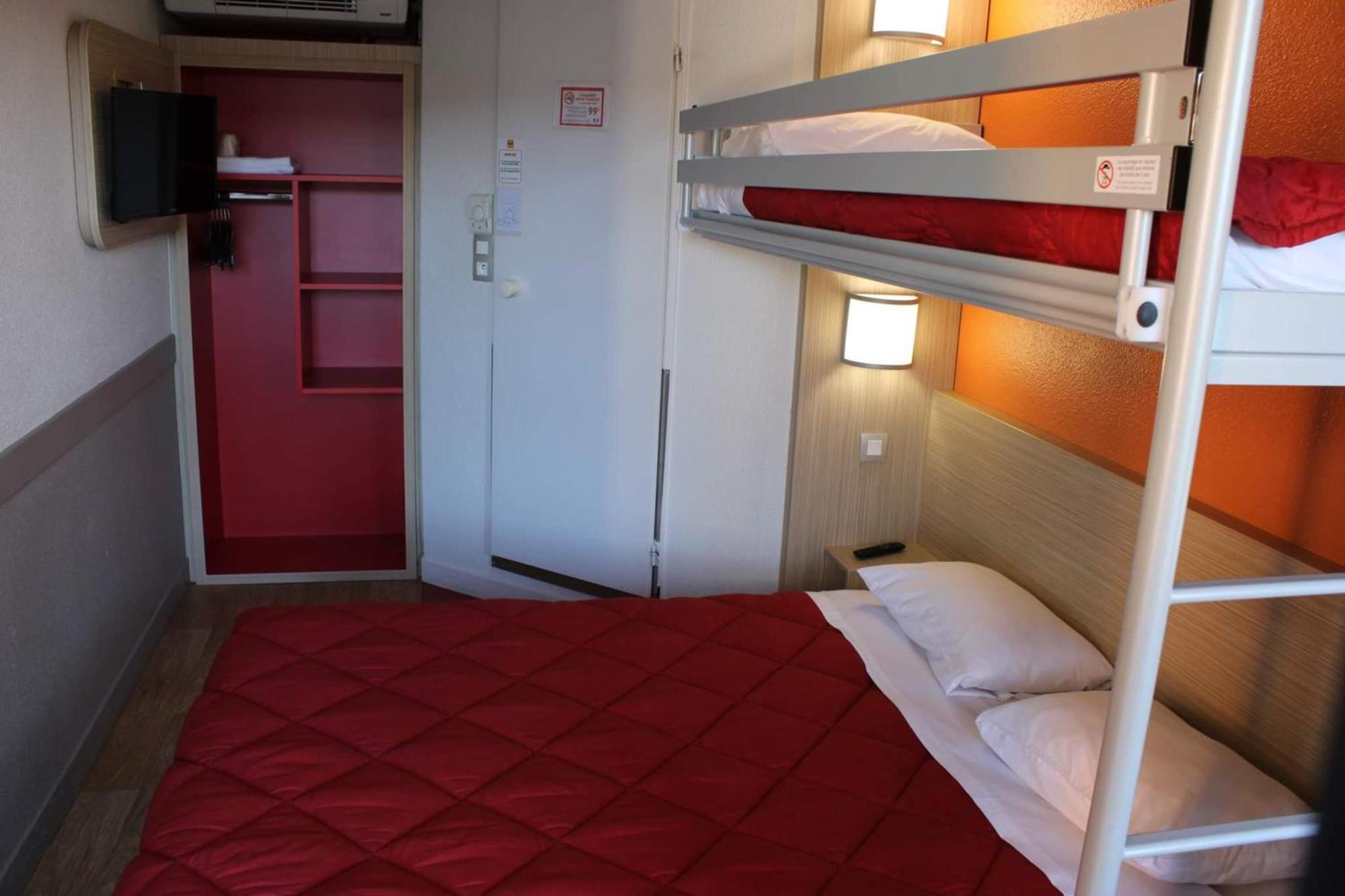 เพอมิเย่ คลาสเซ่ เคลอร์มองต์ เฟอร์รองด์ ซูเดอบิแยร์ Hotel โอบิแยร์ ภายนอก รูปภาพ