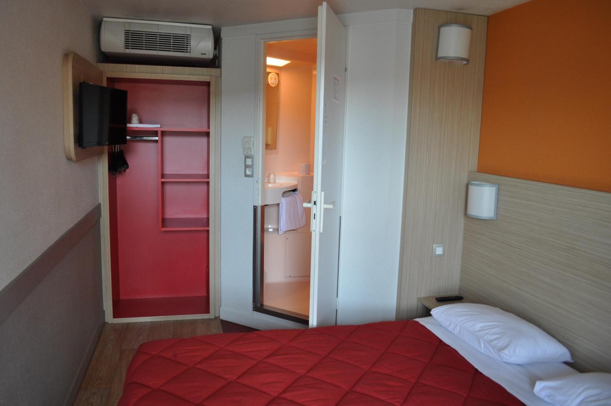 เพอมิเย่ คลาสเซ่ เคลอร์มองต์ เฟอร์รองด์ ซูเดอบิแยร์ Hotel โอบิแยร์ ภายนอก รูปภาพ