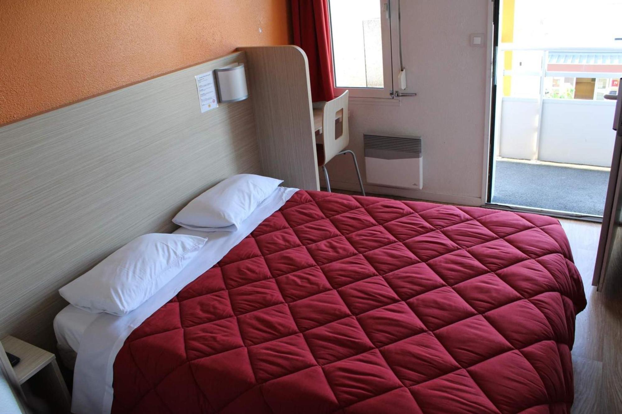 เพอมิเย่ คลาสเซ่ เคลอร์มองต์ เฟอร์รองด์ ซูเดอบิแยร์ Hotel โอบิแยร์ ภายนอก รูปภาพ